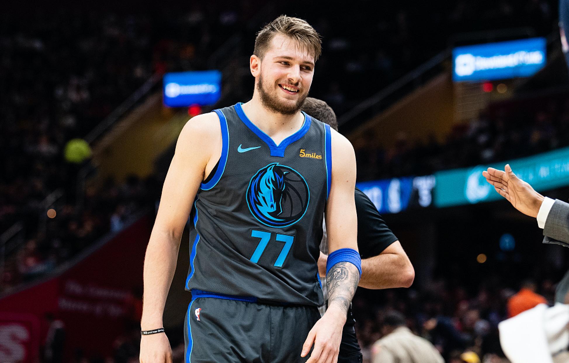 球迷们对每 球迷们对每